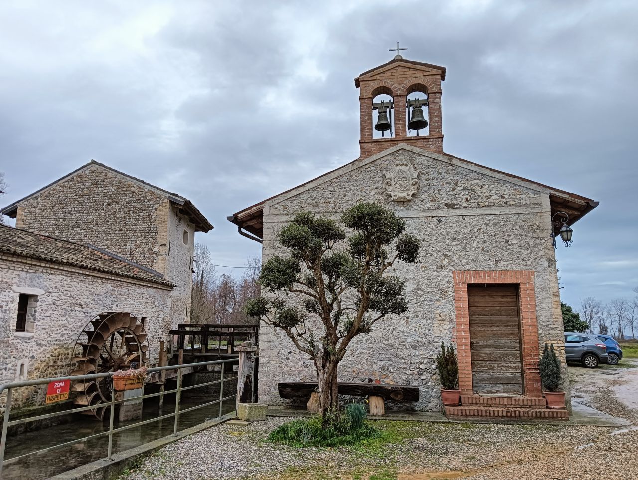 cf_67c0cd8de1dce_Chiesetta_mulino_Bosa_01.jpg