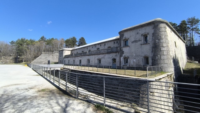 Anello del Monte Lanza - Fortificazioni del Bernadia